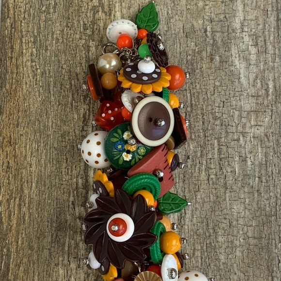 Vintage Artisan OOAK 90s Fall Flower Floral Gardening Button Bead Charm Bracelet - Picture 8 of 9